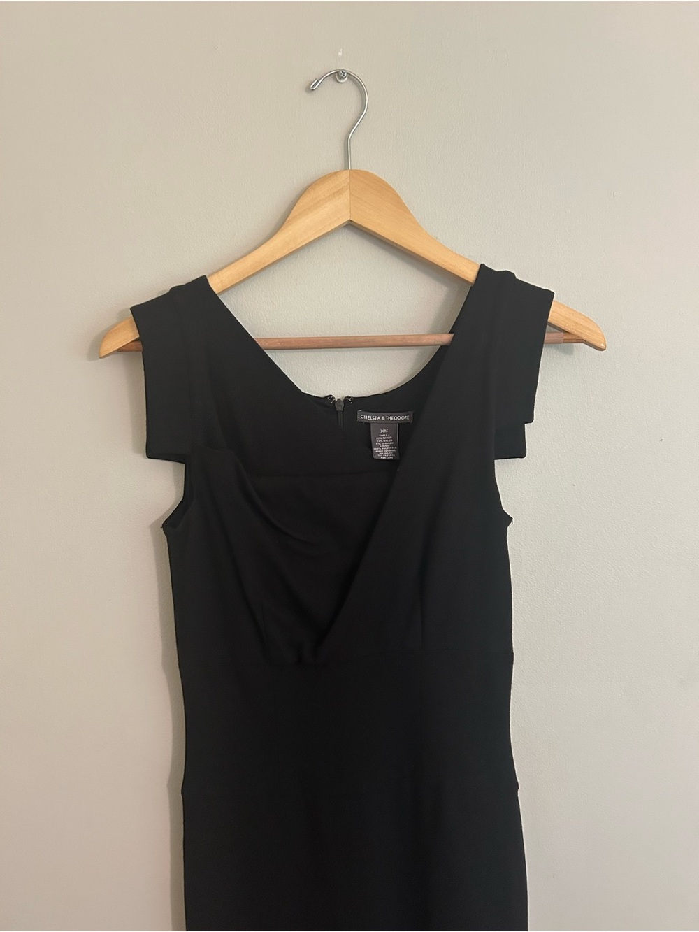 Chelsea & Theodore Black One-Shoulder Sheath Dress